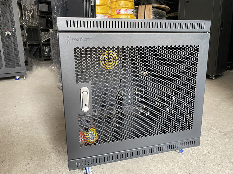 Tủ rack 9U sâu D500 - Tủ rack 9U D500 (Tủ rack 9U cửa lưới hãng UNIRACK, hình ảnh tủ rack 9U chân thực 2)