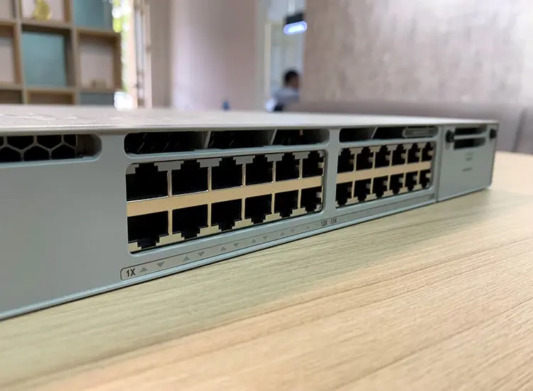 Cisco C9300-24T-E - Switch Cisco C9300-24T-E