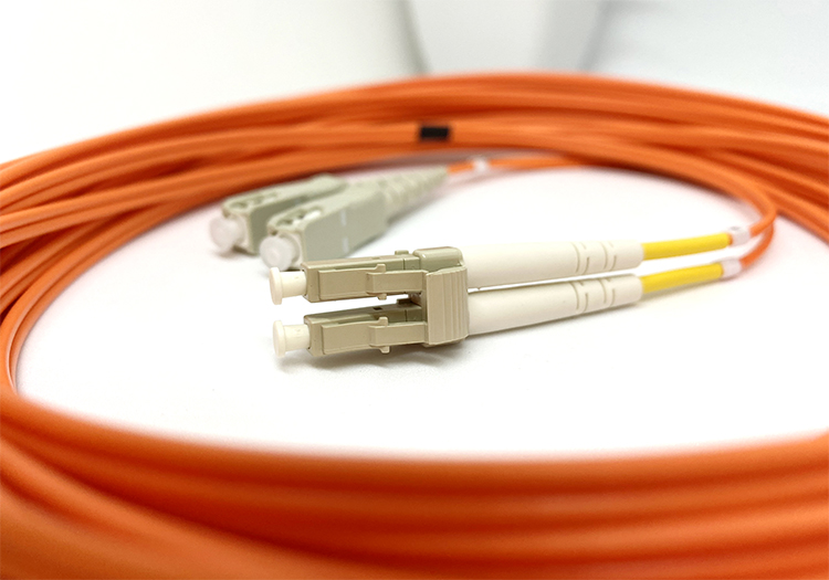 Dây nhảy quang LC-SC 10m OM2 - Đầu nối SC, đầu nối LC