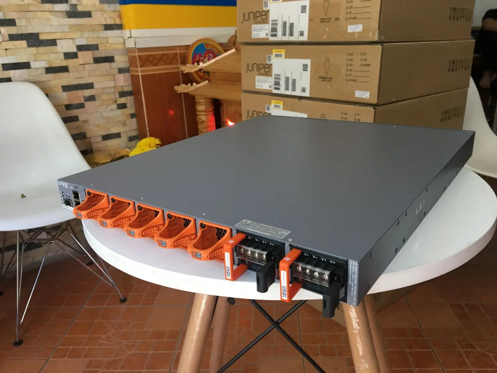 Juniper EX4600 - Bộ chuyển đổi Switch Juniper EX4600-40F-DC-AFO chính hãng (Đặc điểm của Switch Juniper EX4600 Series 2)