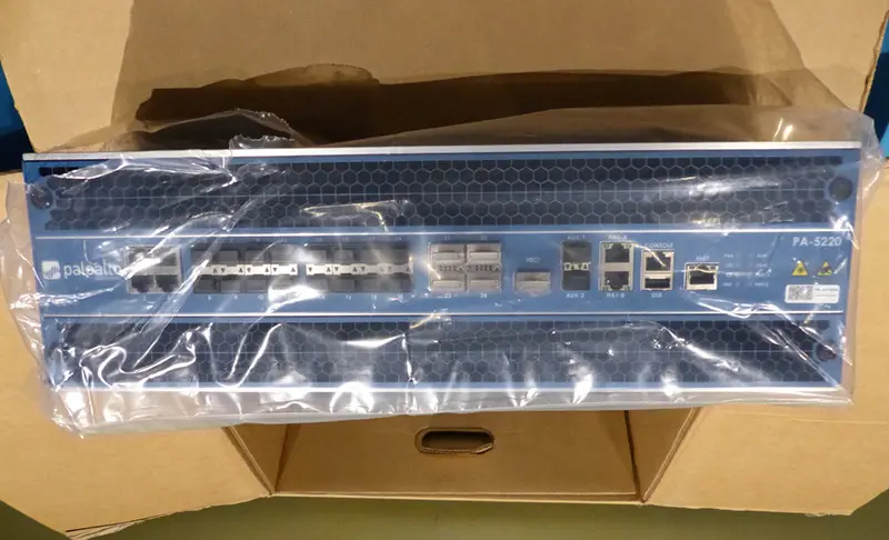 Hình ảnh Palo Alto Networks PA-5220 mặt trước
