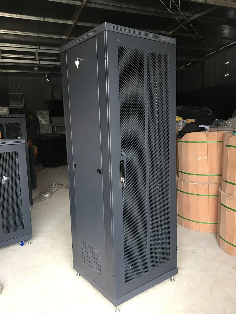 Tủ rack 36u sâu D600 - Tủ rack 36U D600 những đặc điểm nổi bật